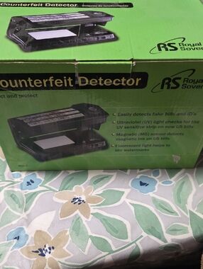 Royal Sovereign Counterfeit Detector - Green Box